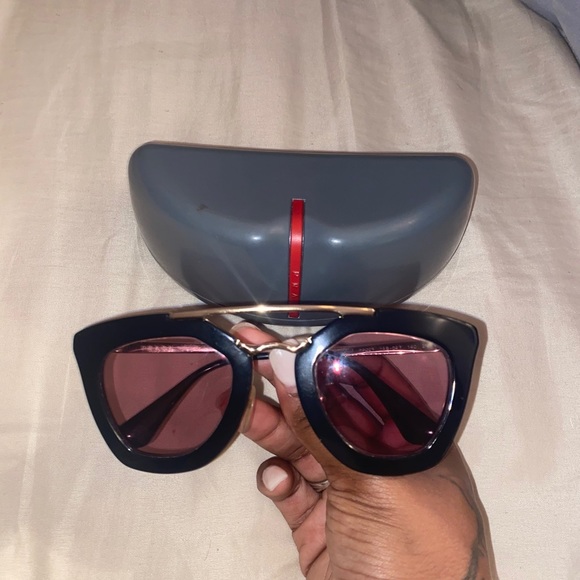 Glasses - Picture 5 of 7